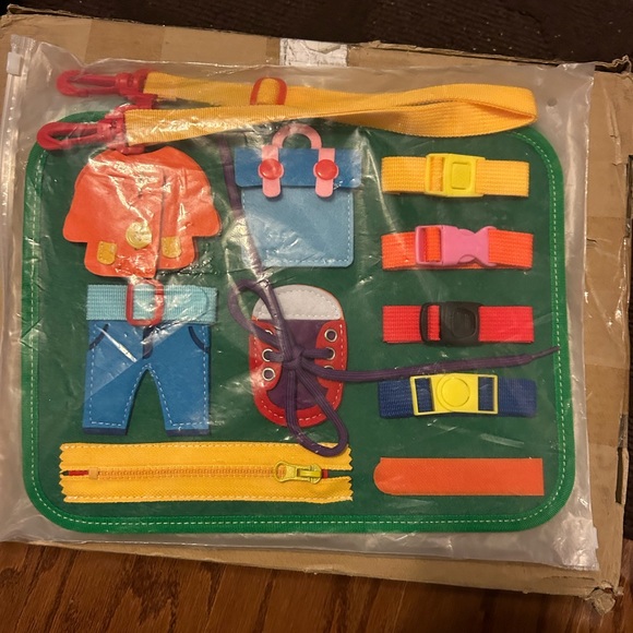 GIFTINBOX Toddler🧒🏻👧🏻Montessori Sensory Activity Busy Board - Picture 2 of 9